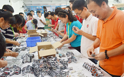 拧螺丝比赛 拧螺丝比赛