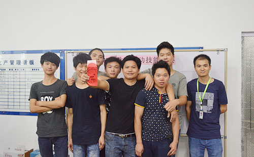 拧螺丝比赛 拧螺丝比赛