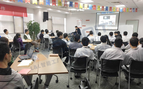 联想特邀兴千田“授课”低成本自动化 联想特邀兴千田“授课”低成本自动化