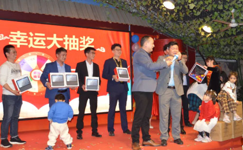 二等奖:空气炸锅,Redmi小爱触屏音响 二等奖:空气炸锅,Redmi小爱触屏音响